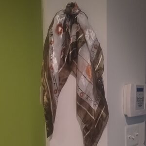 L.O.L. Surprise! Brown and White Scarf